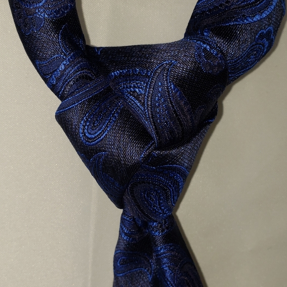 🌴 Men's Luxury Silk Tie By Jos A. Bank - Picture 4 of 6